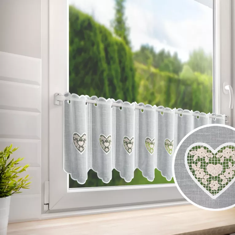 Tkanina firanowa zazdrostka zdobiona haftem w serca