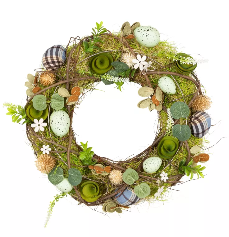 Wielkanocny wianek wyplatany z naturalnych gałązek z pisankami