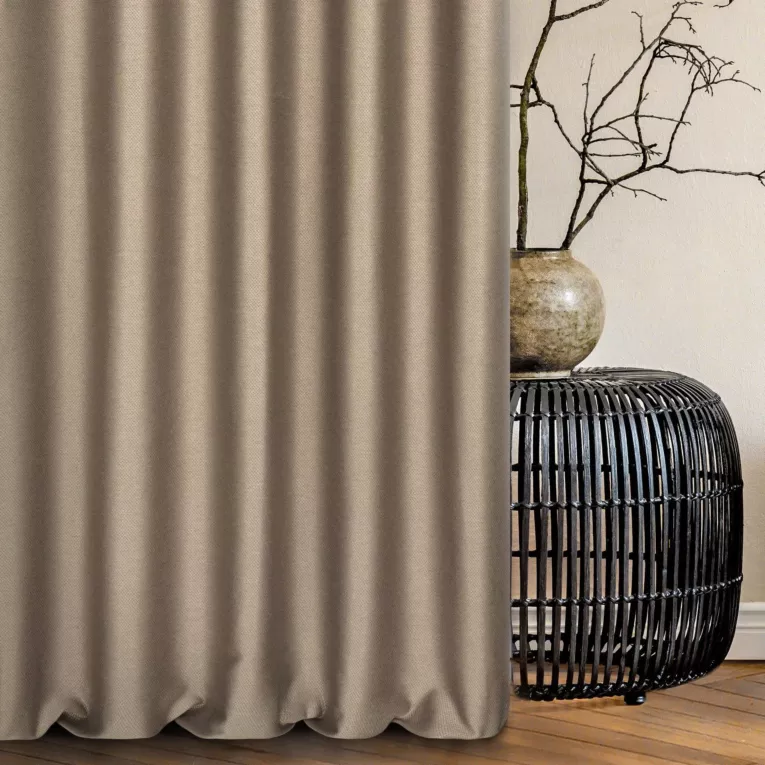 Zasłona szyta na taśmie 5 cm beżowa tkanina zaciemniająca, strukturalna typu dimout