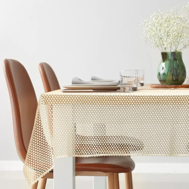 Obrus kremowy 150x300 cm z gipiury o geometrycznej ażurowej strukturze