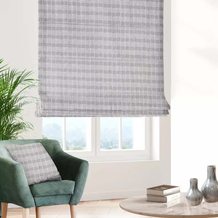 Roleta rzymska naturalno czarna z grubej welwetowej tkaniny w elegancki geometryczny wzór Italissima Eva Minge