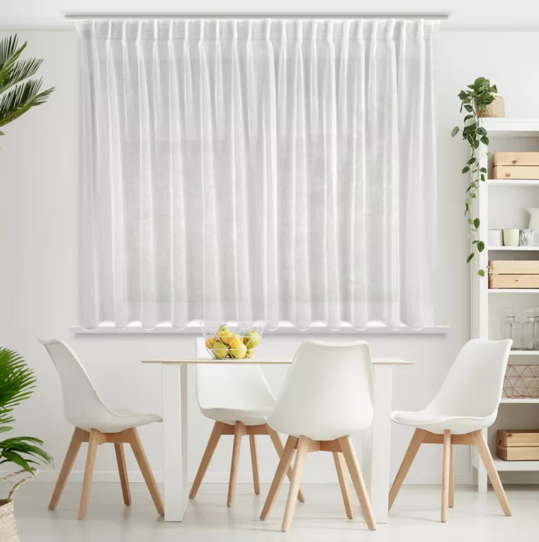 Firana BELISSA z gładkiej etaminy z drobnym deszczykiem na taśmie flex