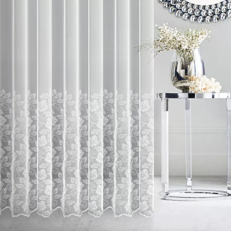 Firana szyta na przelotkach PRISCILLA kremowa delikatna tkanina tiulowa zdobiona kordonkowym haftem