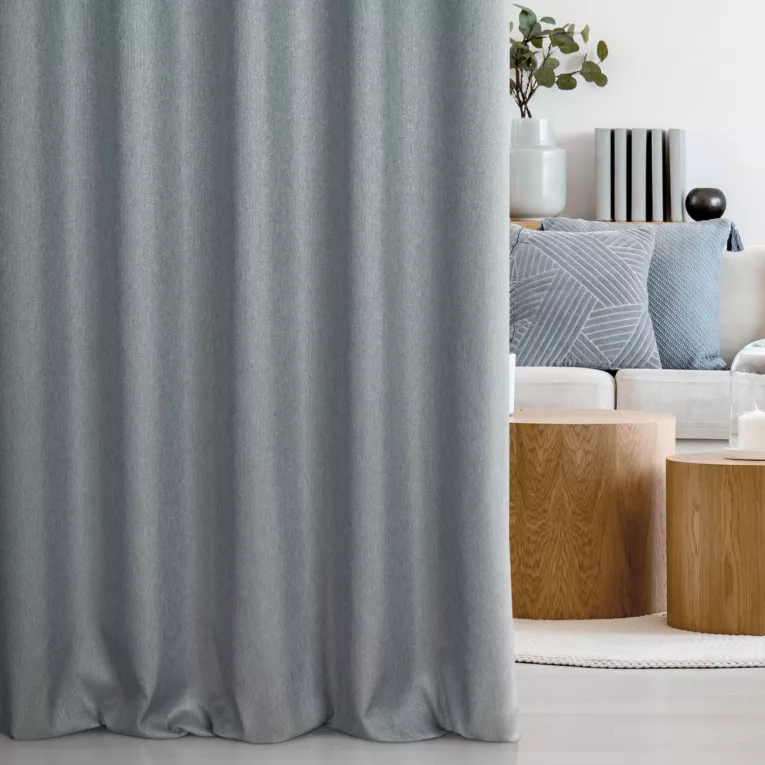 Zasłona szyta na taśmie fala niebieska z tkaniny z dodatkiem połyskującej nici, z widocznym ozdobnym splotem Italissima Eva Minge