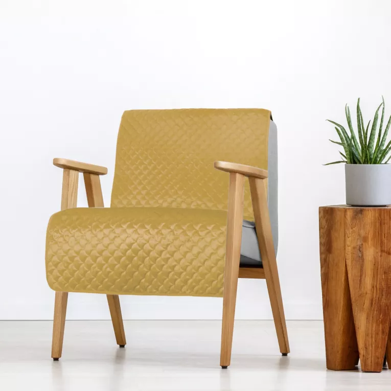 Narzuta welwetowa na fotel musztardowa 70x160 cm pikowana metodą hot press z motywem rybiej łuski ARIEL Eurofirany Classic