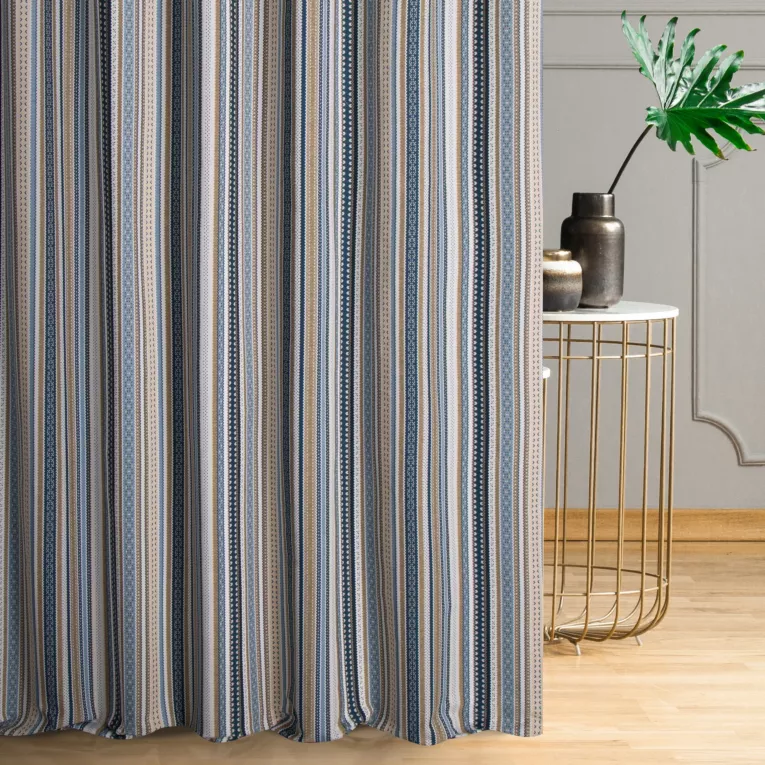 Zasłona szyta na taśmie 5 cm niebiesko beżowa z grubej, gobelinowej tkaniny o wzorze w pasy, zawiera 50% bawełny