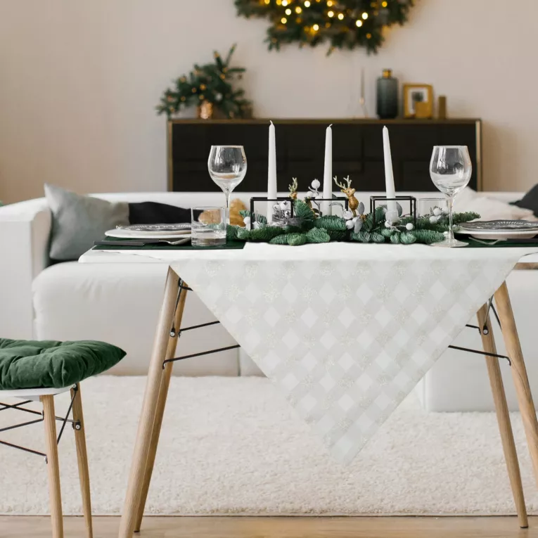 Obrus na stół kremowy 85x85 cm z żakardowej tkaniny FLASH świąteczny w krateczkę przetykany jasnozłotą nicią