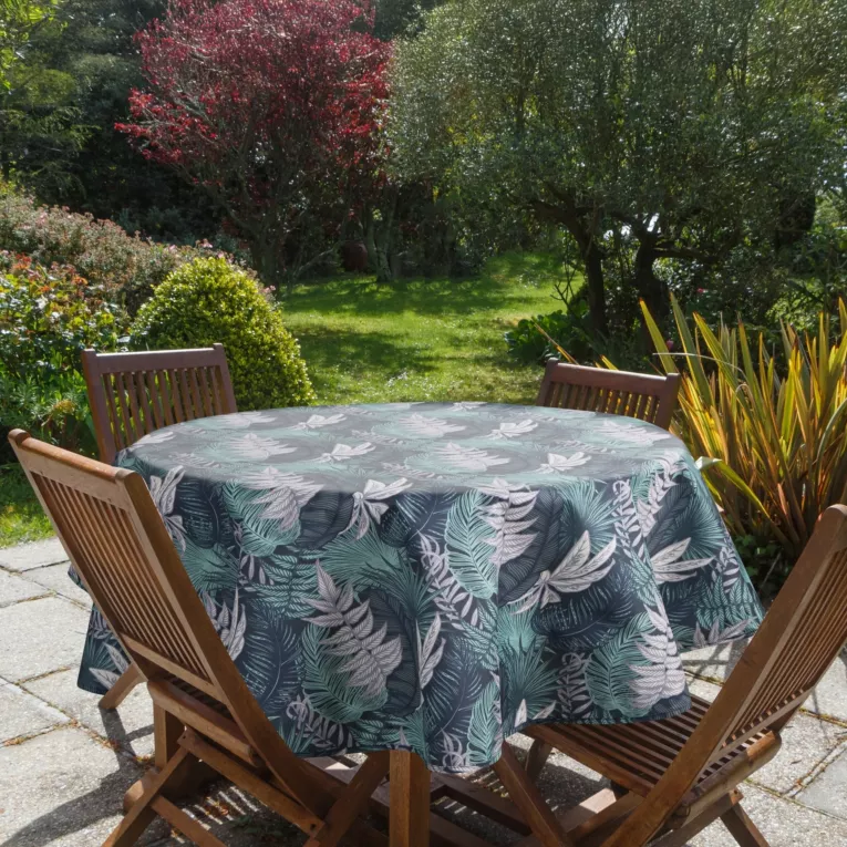 Obrus okrągły granatowo, turkusowy średnica 150 cm wodoodporny GARDEN na taras oraz balkon z motywem botanicznym