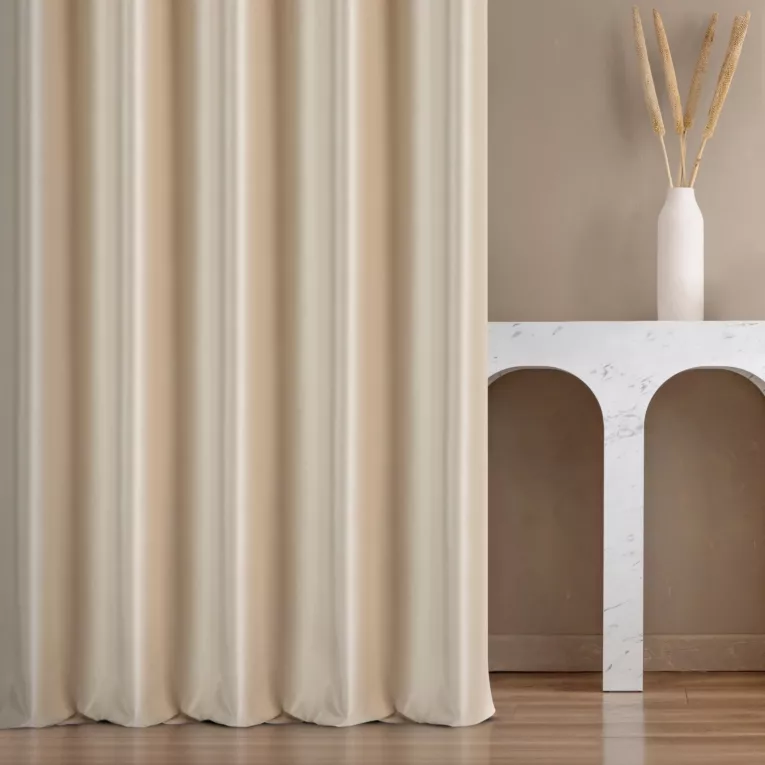 Zasłona szyta na taśmie 8 cm kremowa z miękkiej półmatowej tkaniny welwetowej