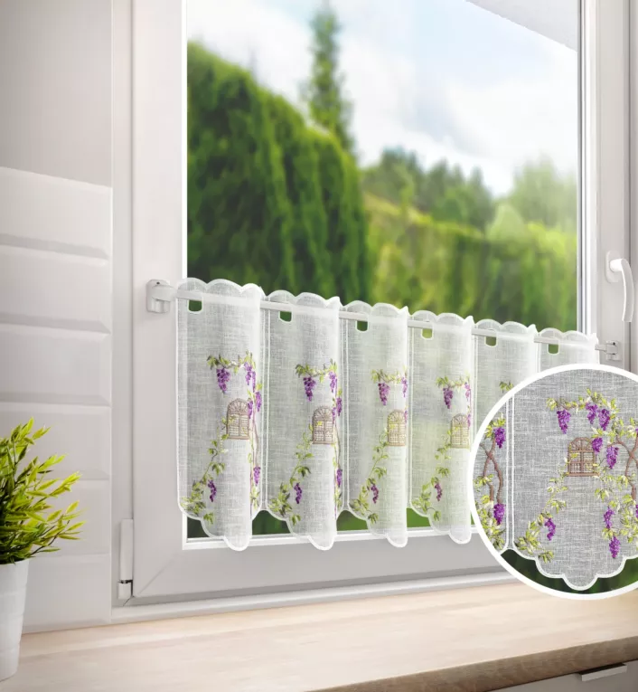 Tkanina firanowa zazdrostka z etaminy zdobiona haftem letnich pnących winogron