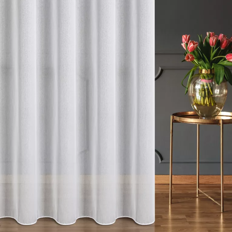 Firana szyta na przelotkach biała z delikatnej markizety wykończonej obciążnikiem