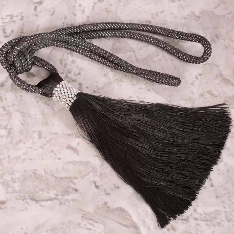 Dekoracyjny sznur do upięć z chwostem zdobiony drobnymi kryształkami