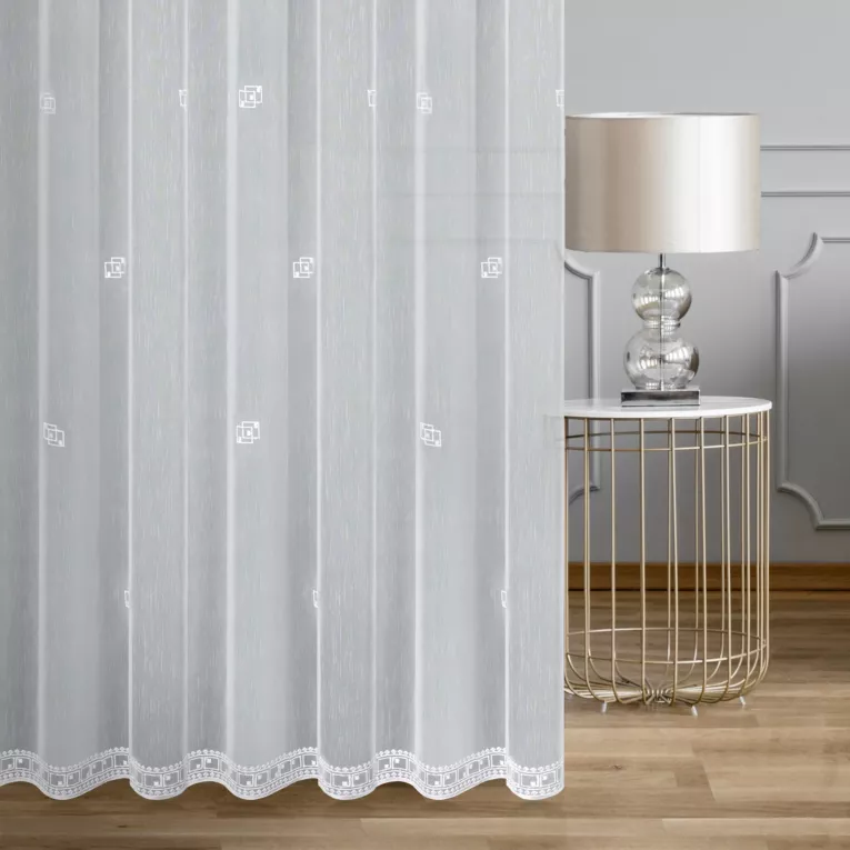 Firana szyta na taśmie 5 cm IVO biała z matowej tkaniny haftowanej w drobny geometryczny wzór