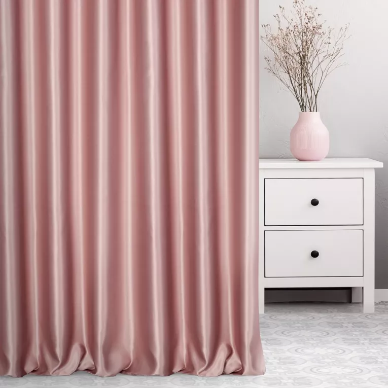 Zasłona szyta na taśmie 5 cm ciemnoróżowa z jednokolorowej gładkiej tkaniny