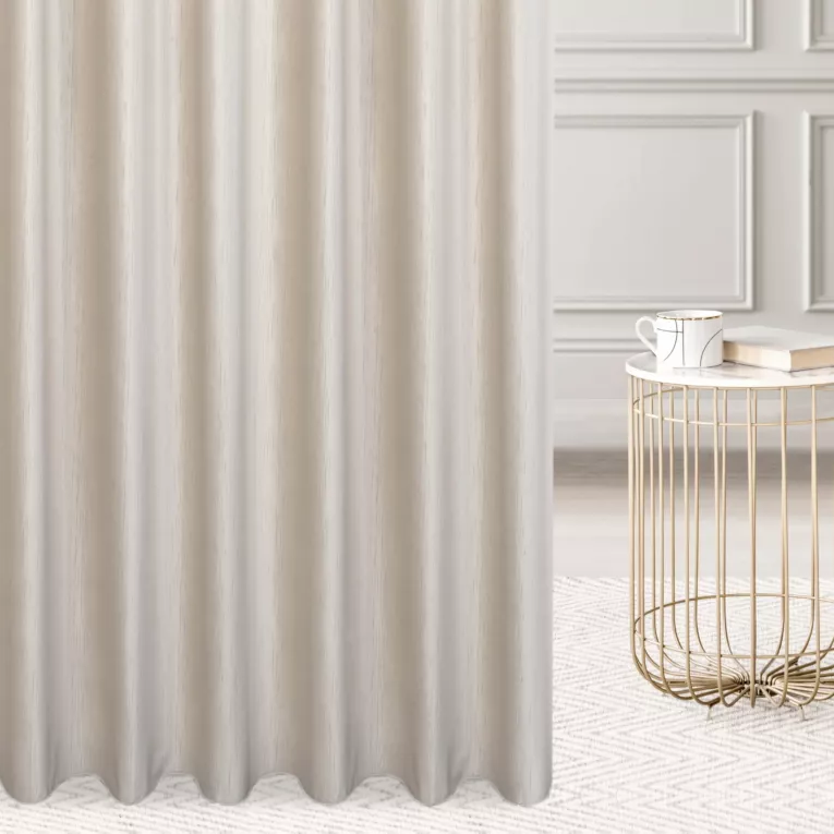 Zasłona szyta na taśmie 5 cm kremowa z tkaniny welwetowej w pionowe prążki, wykończona obciążnikiem
