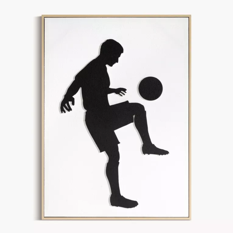 Obraz kremowo, czarny ręcznie malowany na płótnie z motywem piłkarza oprawiony w ramę 52x72 cm