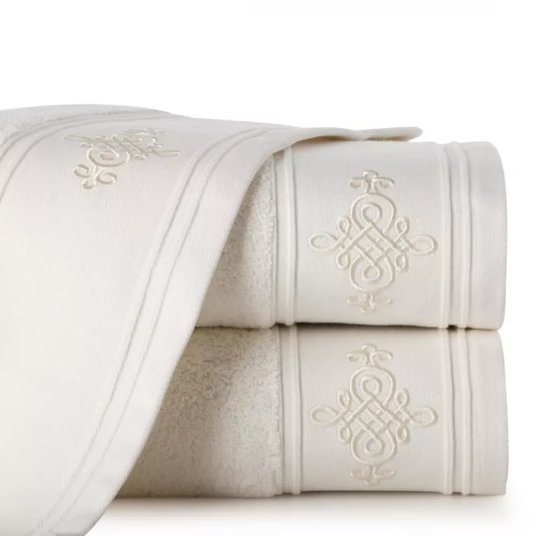 Ręcznik kąpielowy 50x90 cm bawełniany kolor kremowy z bordiurą zdobioną ornamentowym haftem 600 g/m2 KLAS 2