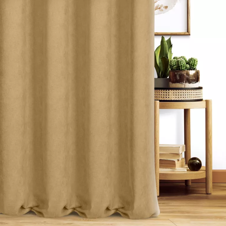 Zasłona szyta na taśmie 5 cm ciemnobeżowa z miękkiej tkaniny o welurowej strukturze