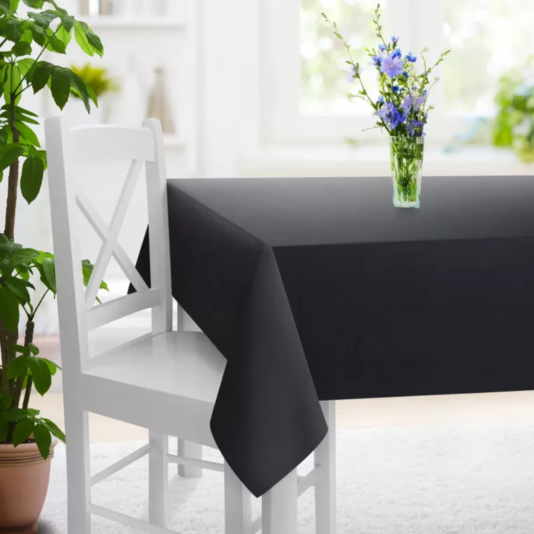 Obrus szyty ciemnografitowy z grubej, matowej tkaniny welwetowej o gramaturze 380g/m2