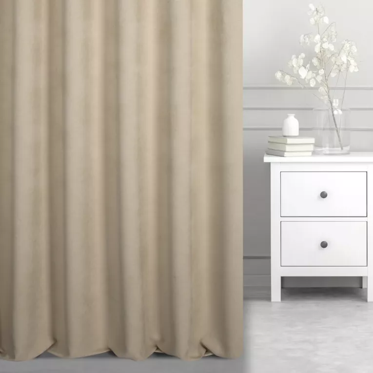 Zasłona szyta na taśmie 5 cm beżowa z miękkiej tkaniny o welurowej strukturze i wyraźnym splocie