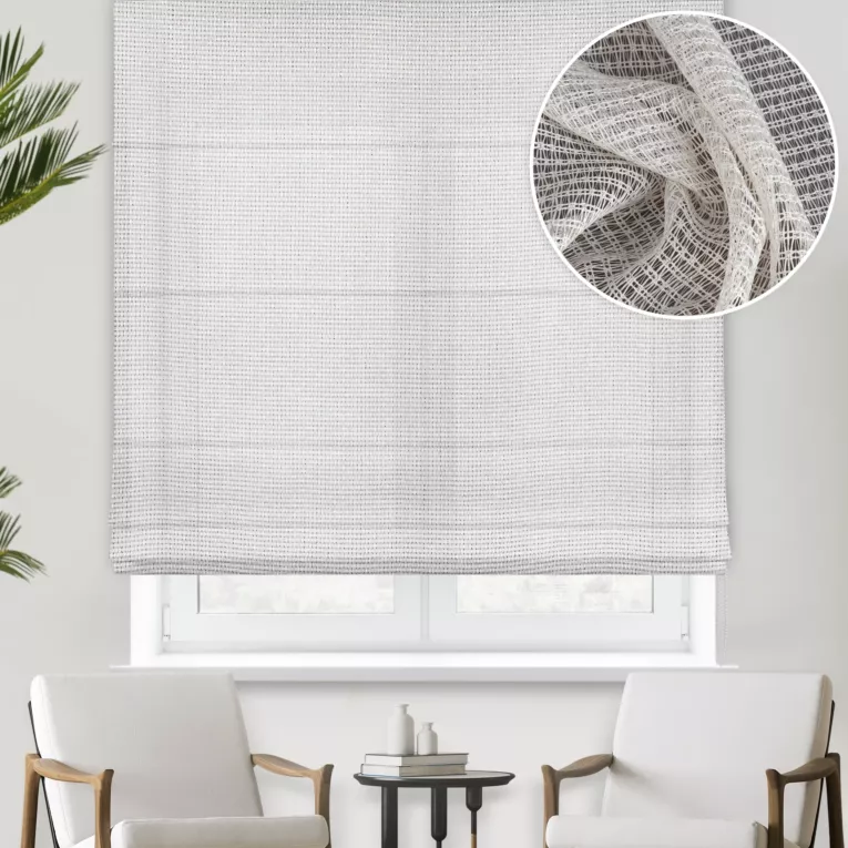 Roleta rzymska kremowo złocista z siatki o geometrycznym splocie z błysczącą nicią, wykończona obciążnikiem