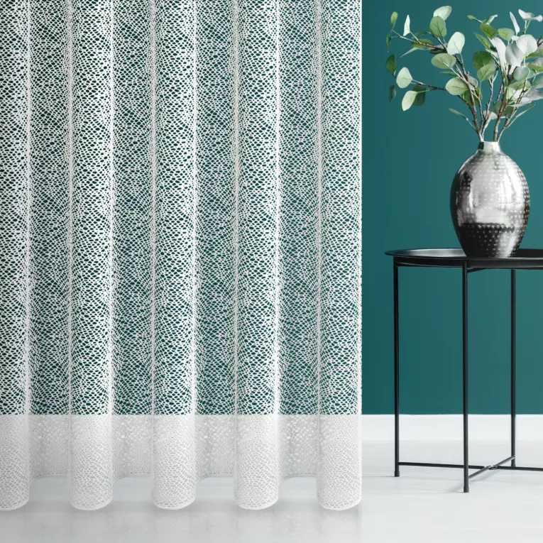 Firana szyta na taśmie 5 cm biała z tkaniny matowej o strukturze siatki