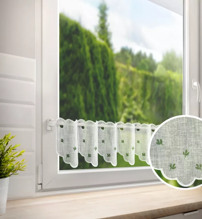 Tkanina firanowa zazdrostka z etaminy zdobiona haftem gąsek