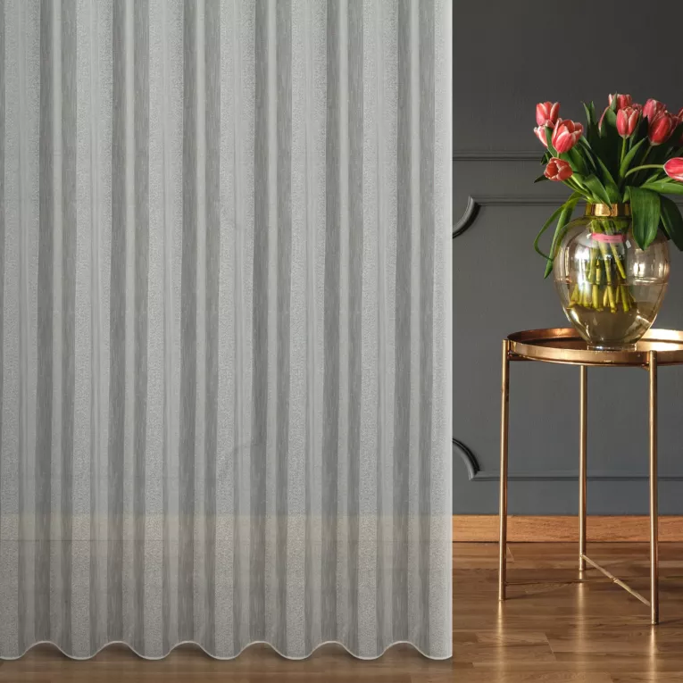 Firana szyta na taśmie fala naturalna z matowej tkaniny w pasy z efektem bukli, wykończona obciążnikiem