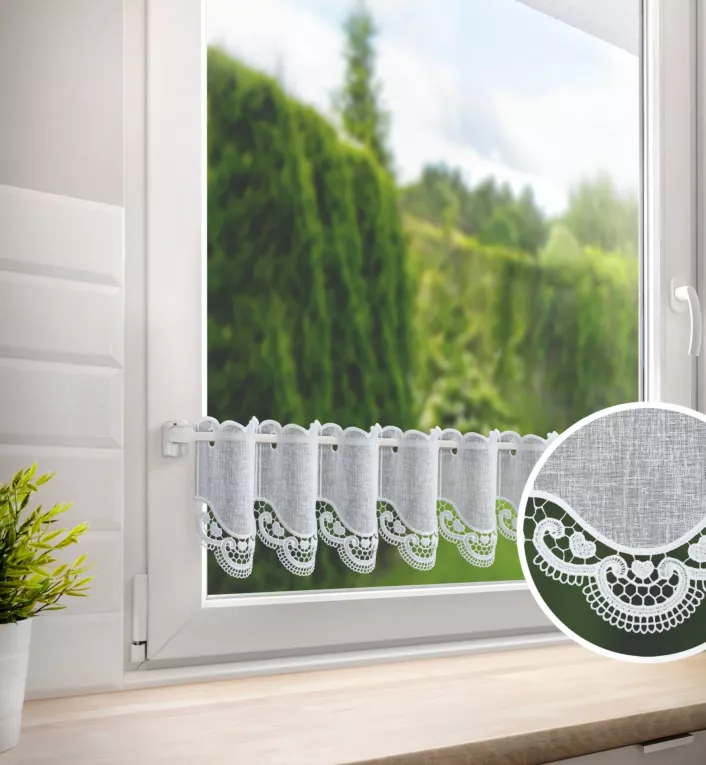 Tkanina firanowa zazdrostka z etaminy zdobiona haftem geometrycznym