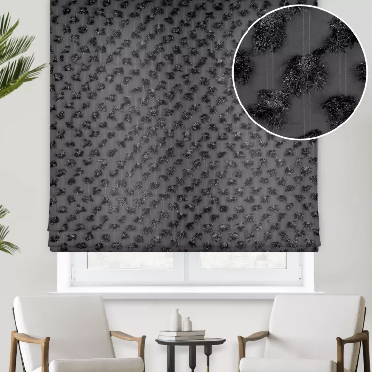 Roleta rzymska czarna z delikatnej tkaniny z aplikacją i haftem