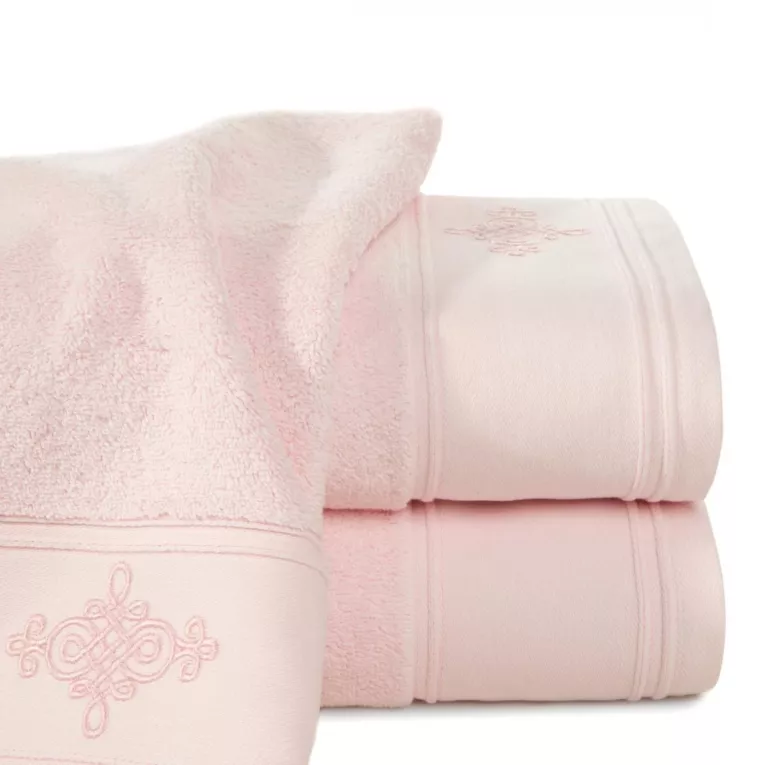Ręcznik kąpielowy 70x140 cm bawełniany kolor różowy z bordiurą zdobioną ornamentowym haftem 600 g/m2 KLAS2