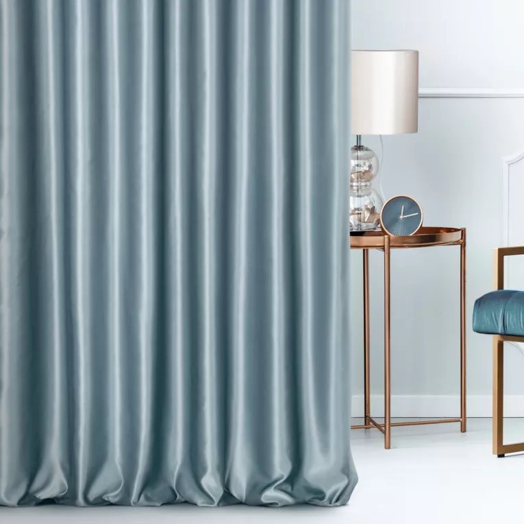 Zasłona szyta na taśmie 5 cm niebieska z jednokolorowej gładkiej tkaniny