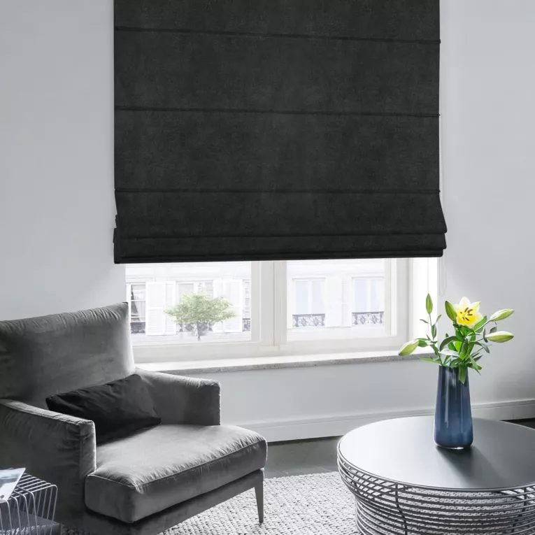 Roleta rzymska ENYA czarna z miękkiej półmatowej tkaniny welwetowej