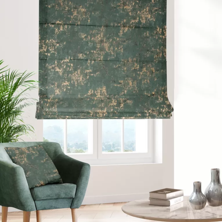 Roleta rzymska jasnozielono złota z grubej, matowej tkaniny welwetowej z połyskliwym nadrukiem Italissima Eva Minge