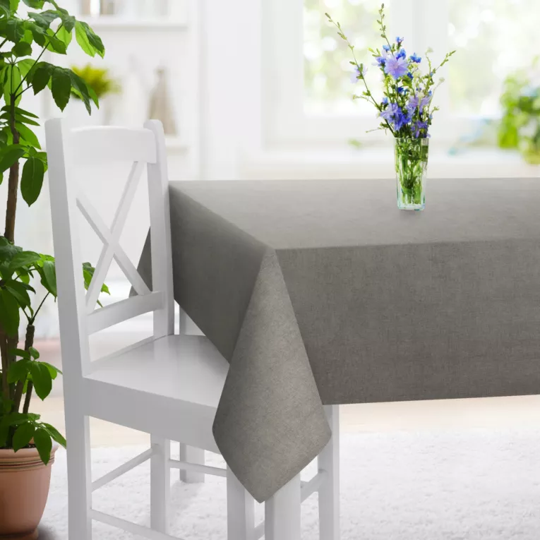 Obrus szyty szary z miękkiej w dotyku tkaniny szenilowej