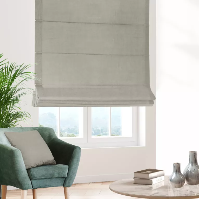 Roleta rzymska ENYA szarobeżowa z miękkiej półmatowej tkaniny welwetowej