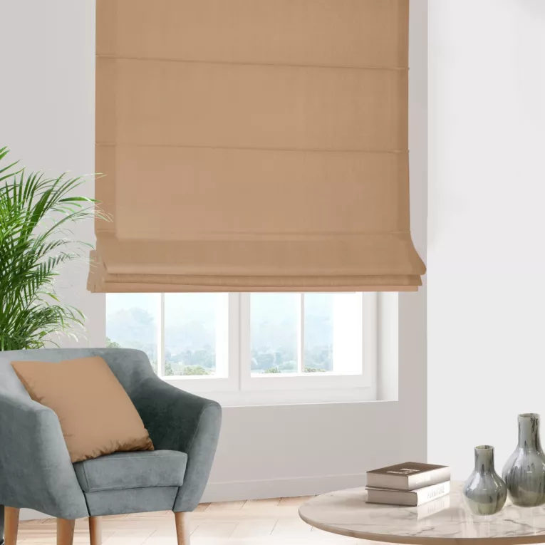 Roleta rzymska jasnobrązowa z miękkiej półmatowej tkaniny welwetowej