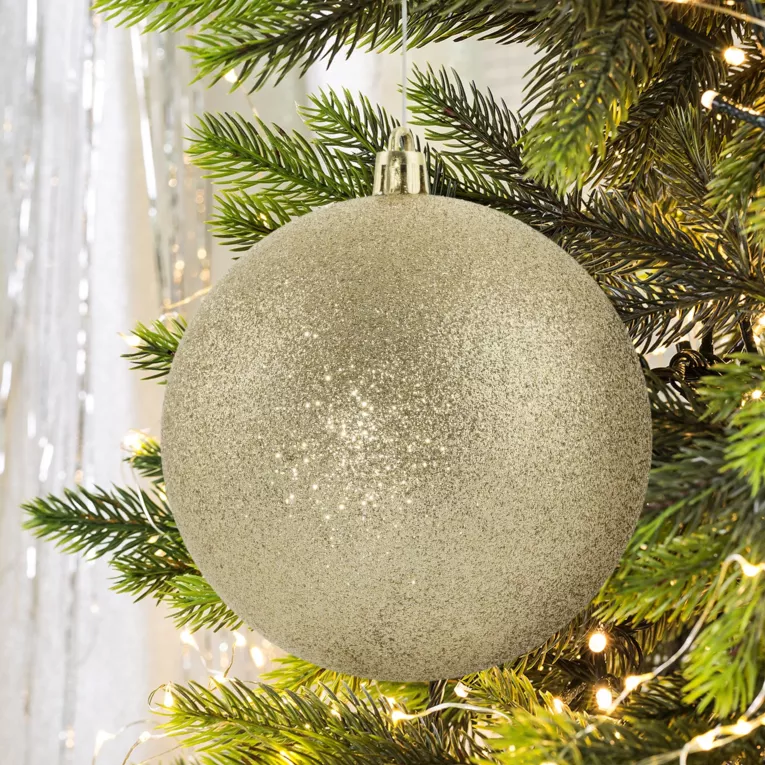 Bombka choinkowa obsypana lśniącym brokatem
