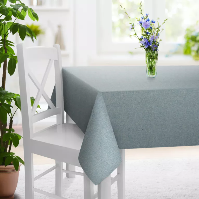 Obrus szyty błękitny z tkaniny w stylu eko i efektem melanżu