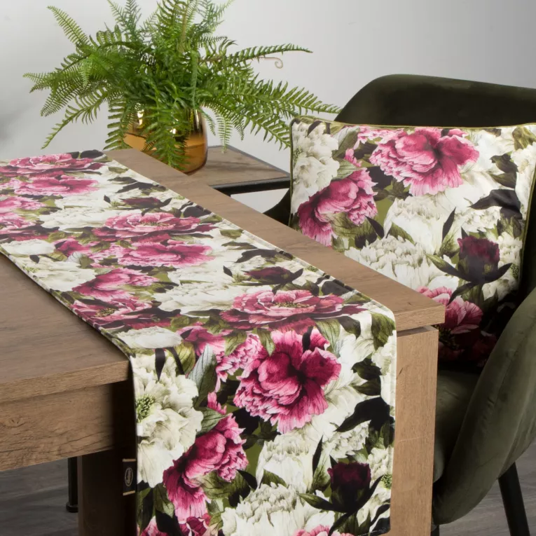 Bieżnik na stół oliwkowo, różowy 35x140 cm welwetowy VELVET 3 z trójwymiarowym nadrukiem barwnych kwiatów piwonii