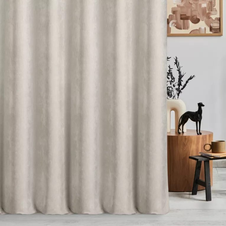 Zasłona szyta na taśmie 8 cm platynowa z tkaniny o szenilowej strukturze