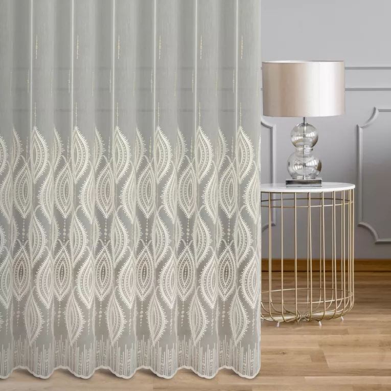 Firana szyta na przelotkach naturalno beżowa z delikatnej tkaniny typu aden, wykończonej łańcuszkowym haftem Italissima Eva Minge