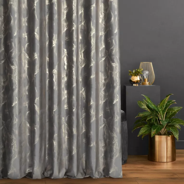 Zasłona szyta na taśmie 5 cm srebrno złocista z tkaniny welwetowej ze złotym marmurkowym nadrukiem