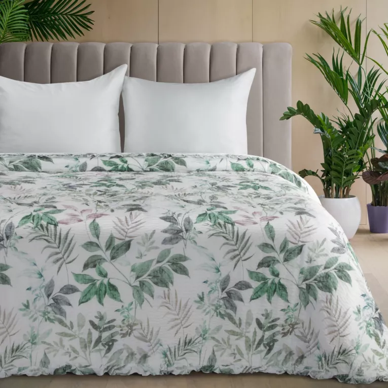 Narzuta biało, zielona 220x240 cm pikowana metodą hot press zdobiona nadrukiem roślinnym AMANDA