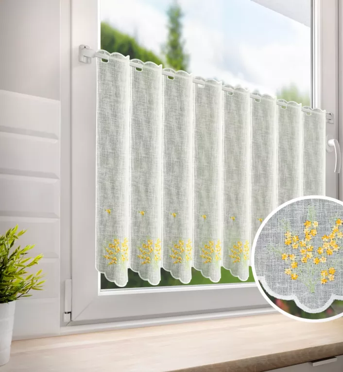 Tkanina firanowa zazdrostka z etaminy zdobiona kolorowym haftem