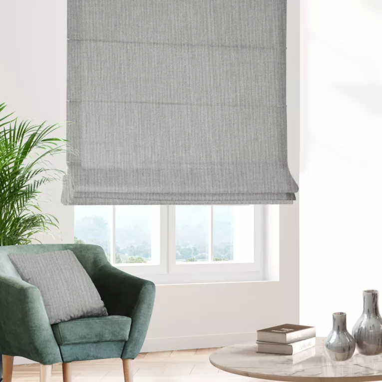 Roleta rzymska srebrna o naturalnym splocie w melanżowych odcieniach