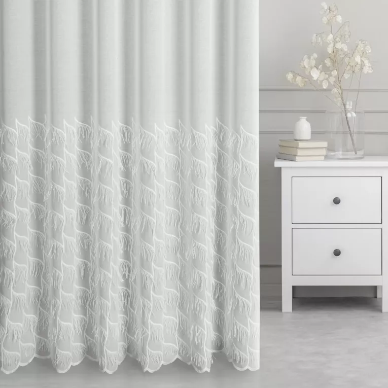 Firana szyta na taśmie 5 cm naturalna z miękkiej etaminy o naturalnym splocie, zdobiona naszytymi frędzlami