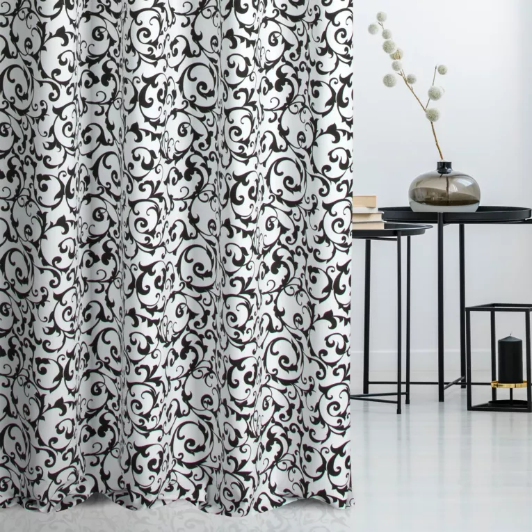 Zasłona szyta na flexach biało czarna z miękkiej tkaniny z nadrukiem w fantazyjny wzór