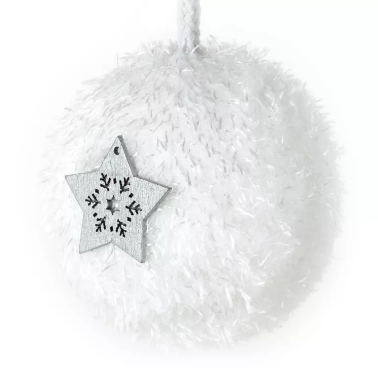 Bombka choinkowa zdobiona futerkiem