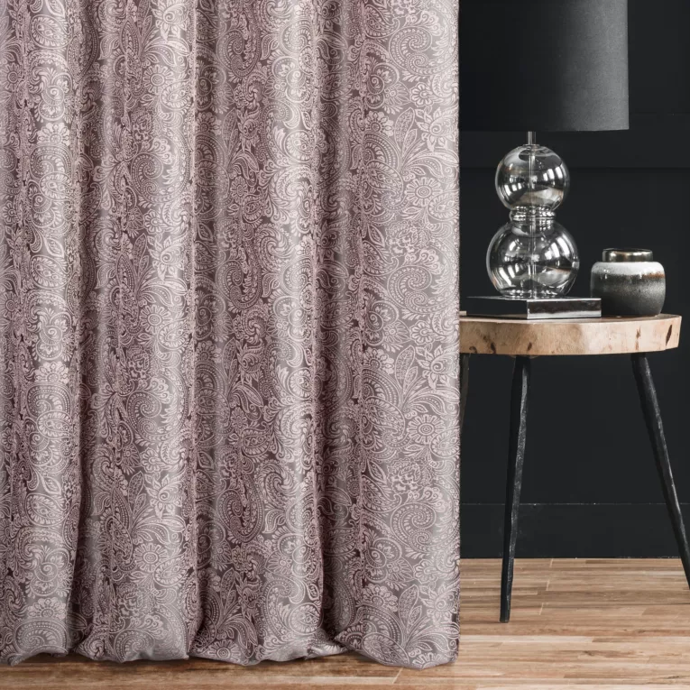 Zasłona szyta na taśmie 5 cm ASETTA popielato pudrowa z eleganckiej tkaniny z fantazyjnym połyskliwym wzorem Italissima Eva Minge